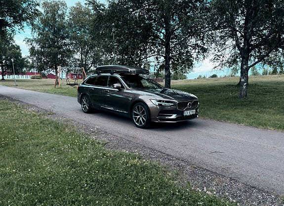 Volvo V90 2 of 12
