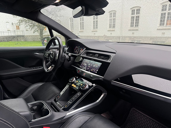 Jaguar I-PACE 14 of 30