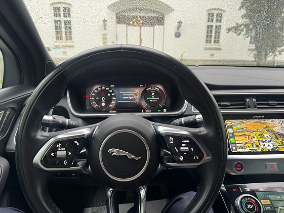 Jaguar I-PACE 17 of 30