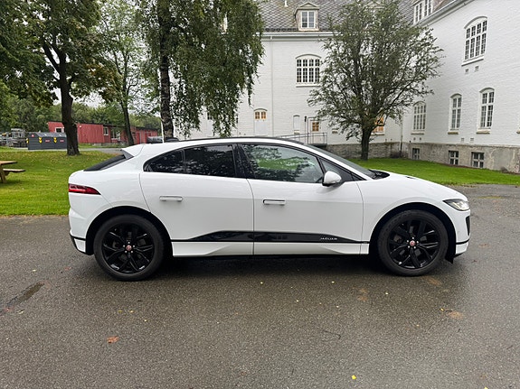 Jaguar I-PACE 12 of 30
