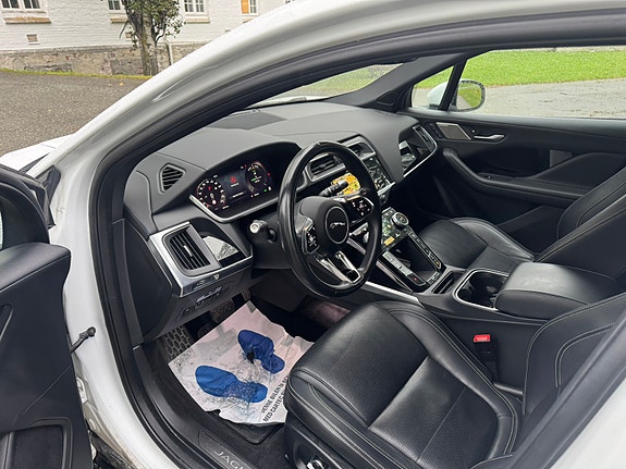 Jaguar I-PACE 15 of 30