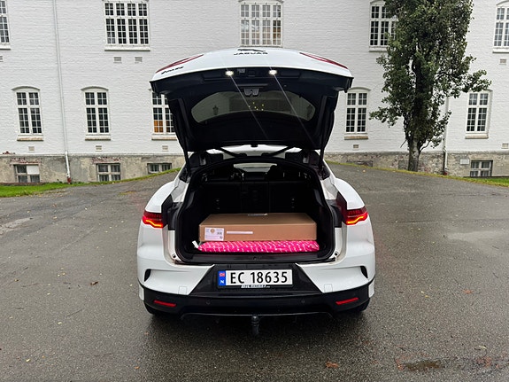Jaguar I-PACE 10 of 30