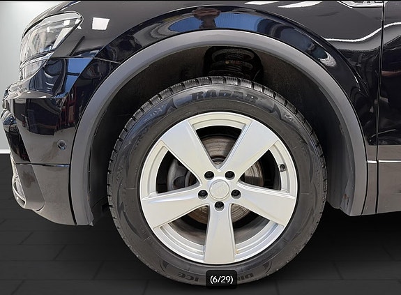 Volkswagen Tiguan 9 of 17