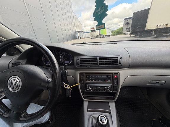 Volkswagen Passat 25 of 25