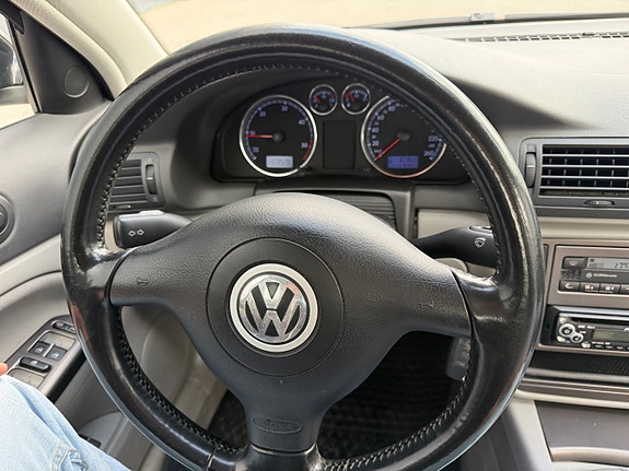 Volkswagen Passat 22 of 25
