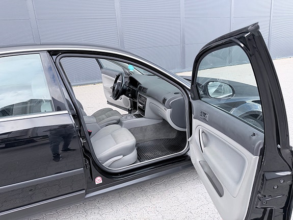 Volkswagen Passat 19 of 25