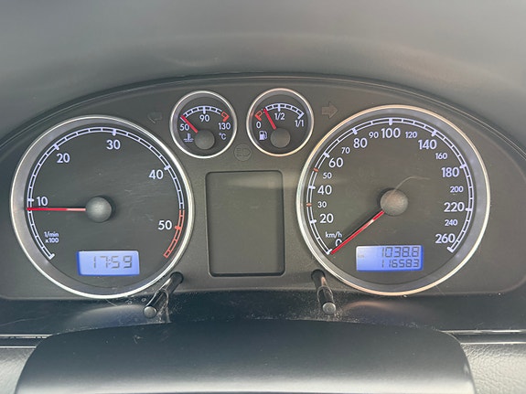 Volkswagen Passat 21 of 25