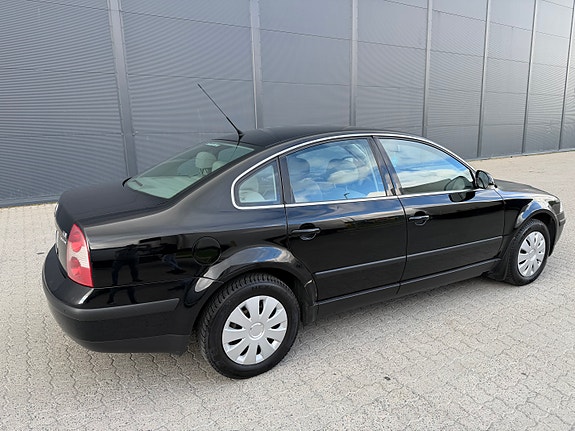 Volkswagen Passat 8 of 25