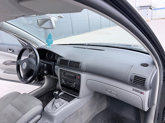 Volkswagen Passat 20 of 25