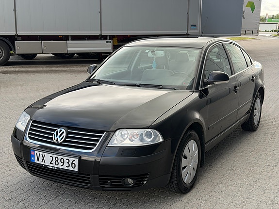 Volkswagen Passat 4 of 25