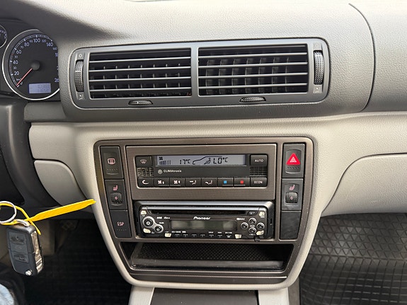 Volkswagen Passat 23 of 25
