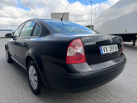 Volkswagen Passat 10 of 25