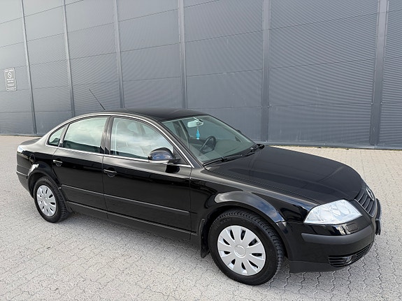 Volkswagen Passat 2 of 25