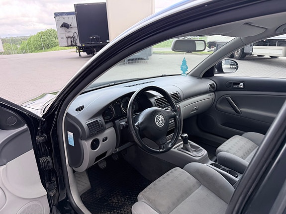 Volkswagen Passat 14 of 25