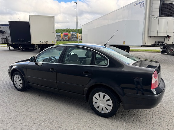 Volkswagen Passat 11 of 25