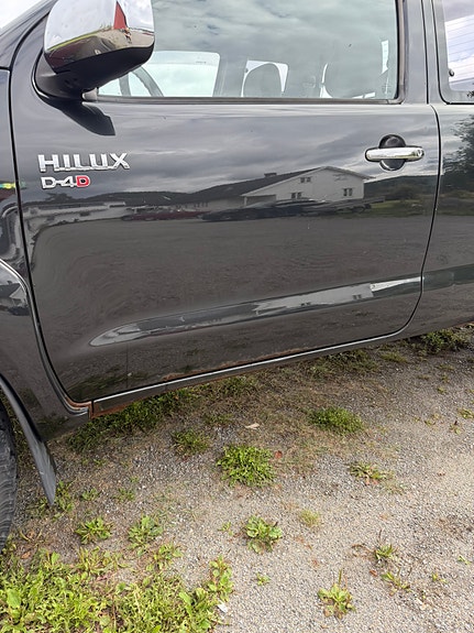 Toyota HiLux 11 of 17