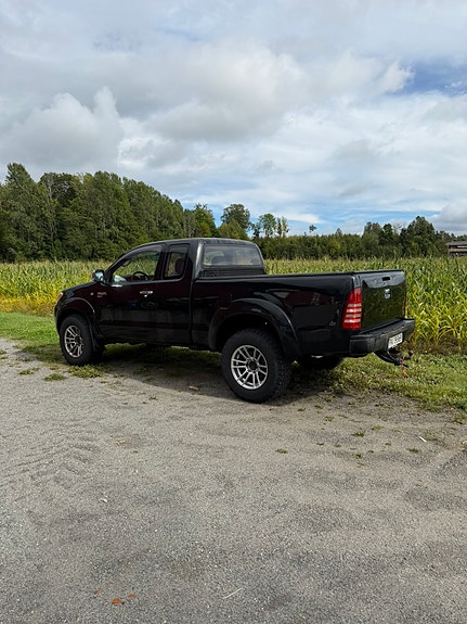 Toyota HiLux 5 of 17