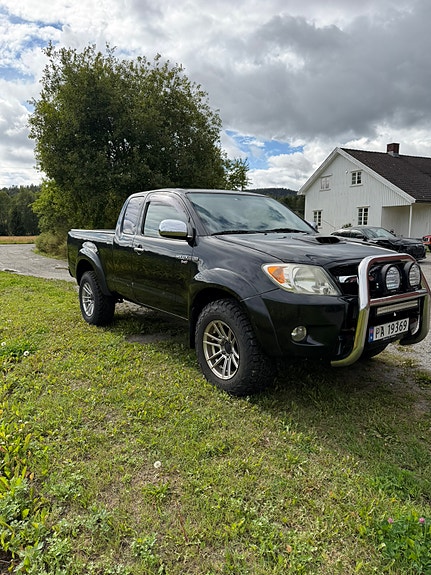 Toyota HiLux 8 of 17