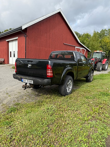 Toyota HiLux 7 of 17