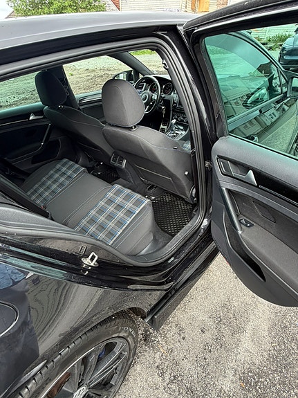 Volkswagen Golf VII 5 of 10