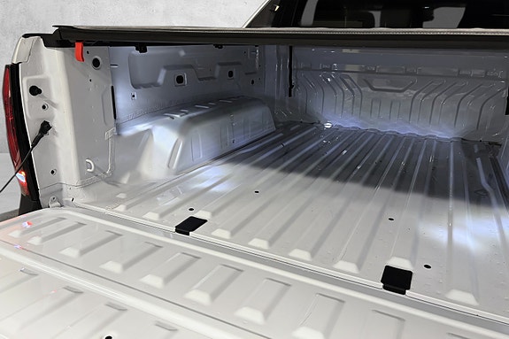 Chevrolet Silverado EV 11 of 22