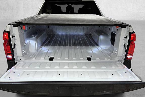 Chevrolet Silverado EV 10 of 22