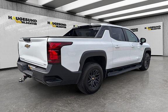 Chevrolet Silverado EV 4 of 22
