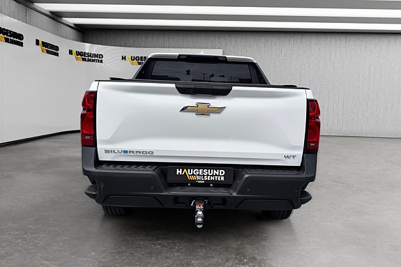 Chevrolet Silverado EV 8 of 22