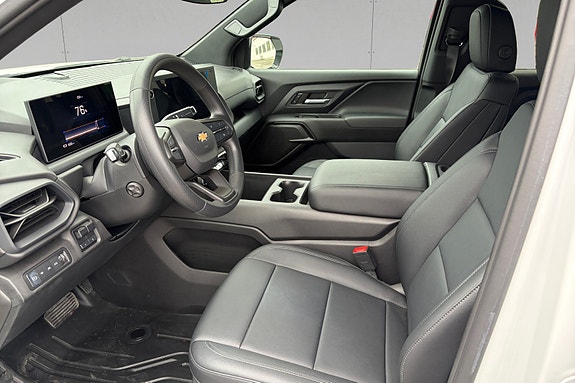 Chevrolet Silverado EV 15 of 22
