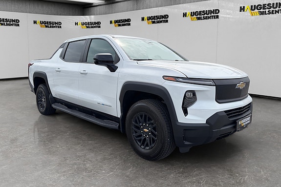Chevrolet Silverado EV 2 of 22