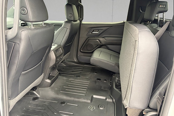 Chevrolet Silverado EV 18 of 22
