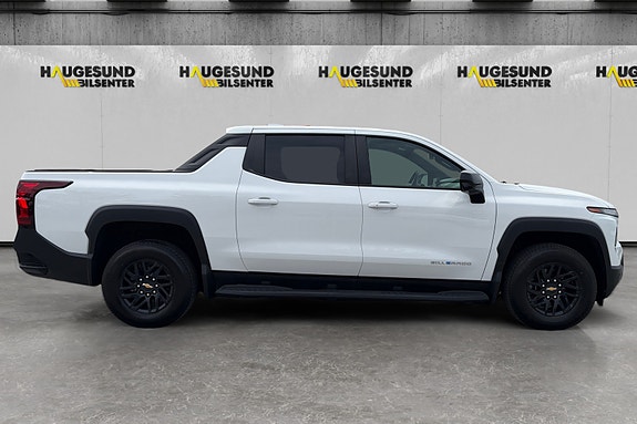 Chevrolet Silverado EV 6 of 22