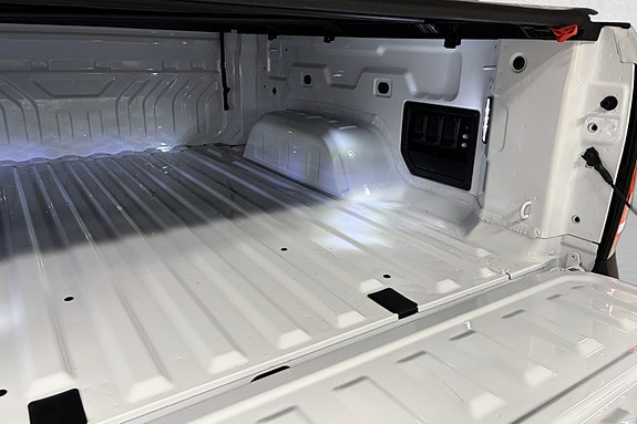 Chevrolet Silverado EV 12 of 22