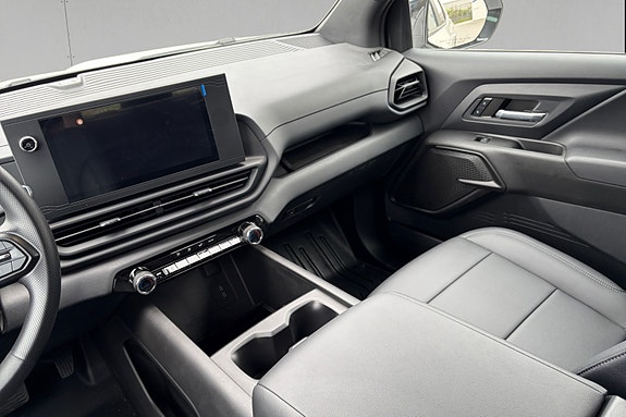 Chevrolet Silverado EV 16 of 22