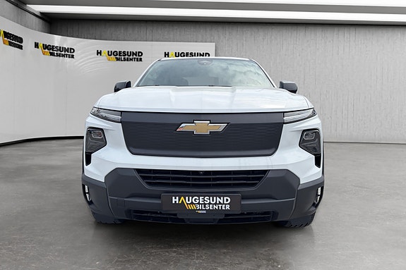 Chevrolet Silverado EV 7 of 22