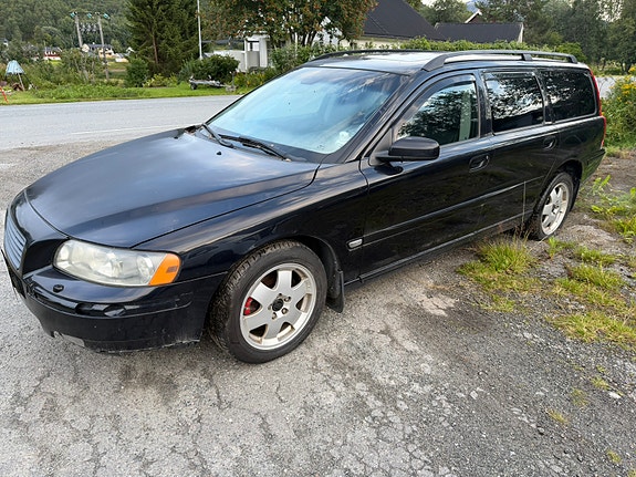 Volvo V70 3 of 9