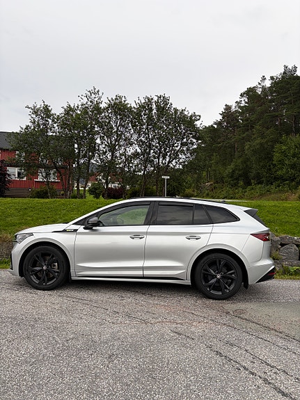 Skoda Enyaq RS 4 of 14
