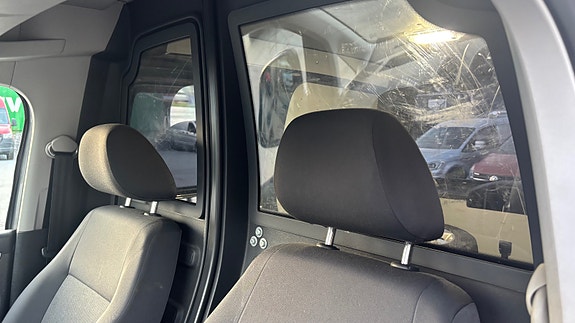 Volkswagen Caddy 23 of 30