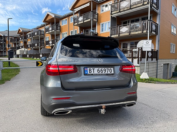 Mercedes-Benz GLC350 e 14 of 19