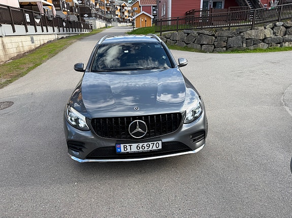 Mercedes-Benz GLC350 e 2 of 19