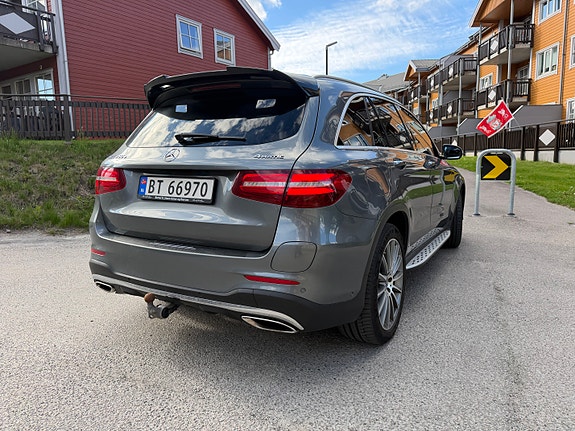 Mercedes-Benz GLC350 e 13 of 19