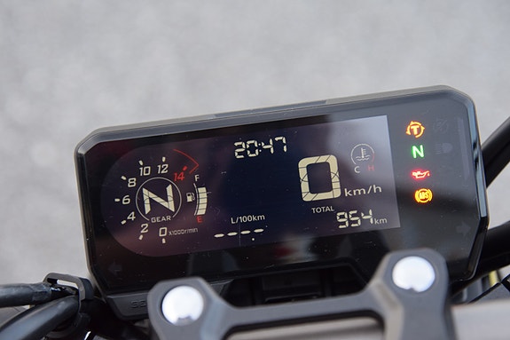 Honda CB650R - Kun 954 km – Senket 30 mm! 21 of 21