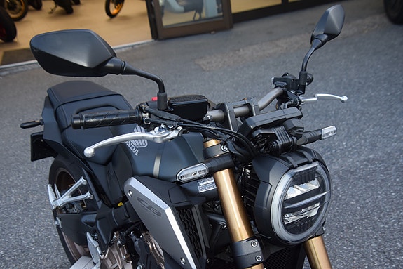 Honda CB650R - Kun 954 km – Senket 30 mm! 8 of 21