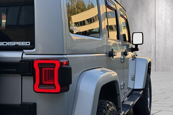 Jeep Wrangler 14 of 17