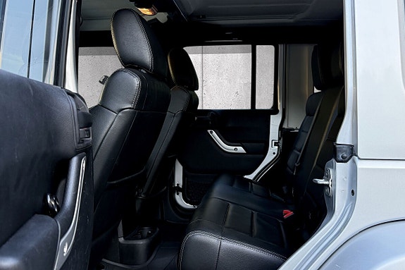 Jeep Wrangler 15 of 17