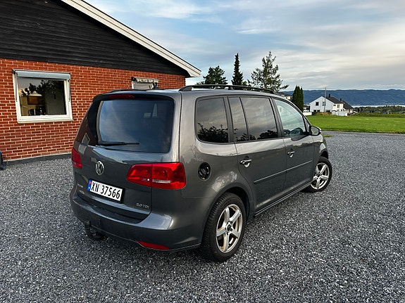 Volkswagen Touran 4 of 19