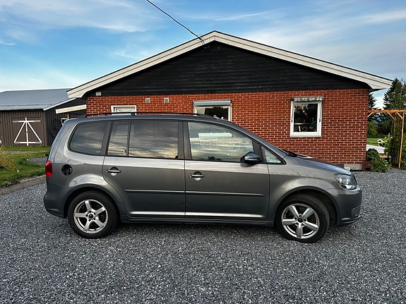 Volkswagen Touran 3 of 19