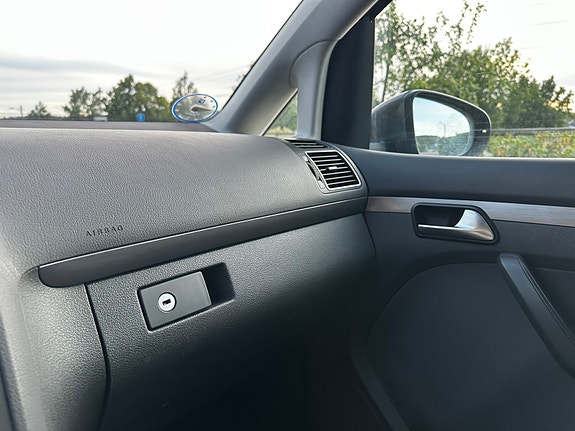 Volkswagen Touran 19 of 19
