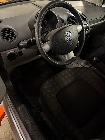 Volkswagen New Beetle 7 of 9