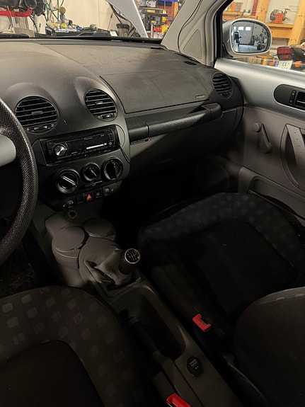 Volkswagen New Beetle 6 of 9